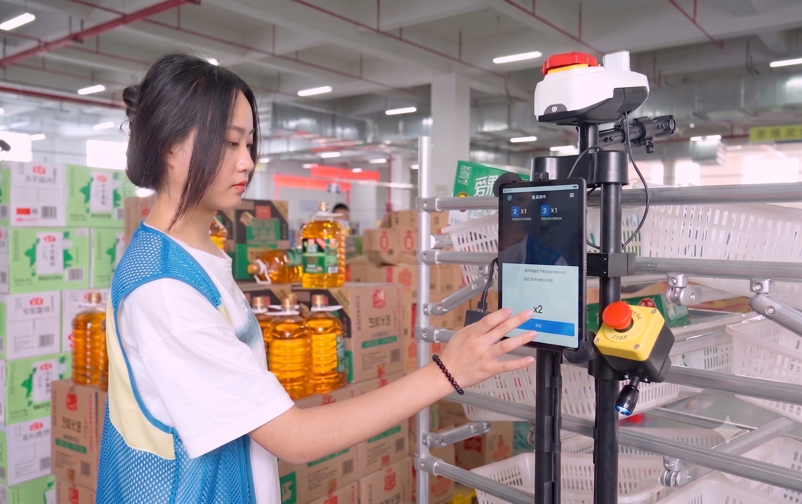 ZTO Cloud Warehouse operator confirming a pick on a Syrius PA-AMR tablet